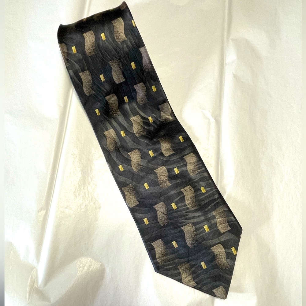 EUC- Haggar black label silk tie